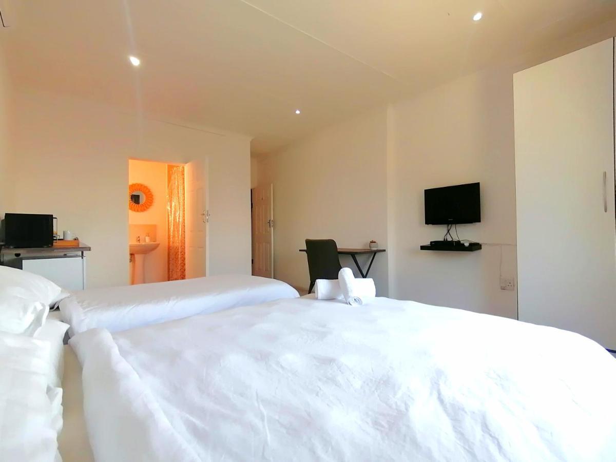 Cosmo Sleepover Roodepoort Exterior foto