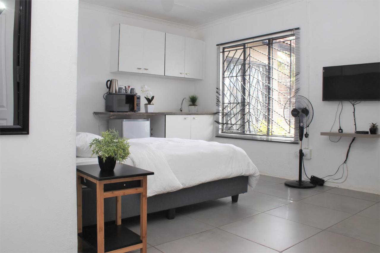 Cosmo Sleepover Roodepoort Exterior foto