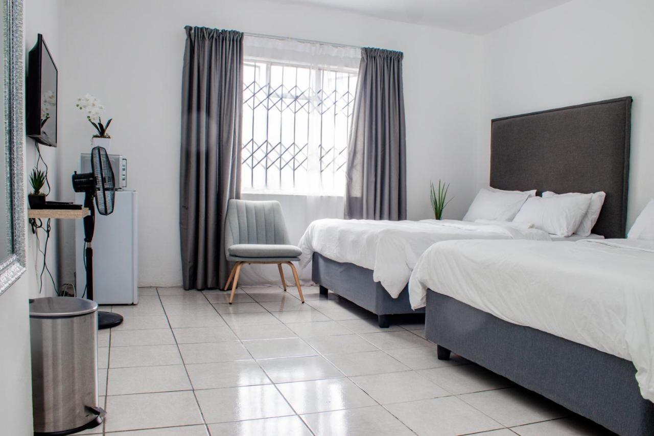 Cosmo Sleepover Roodepoort Exterior foto