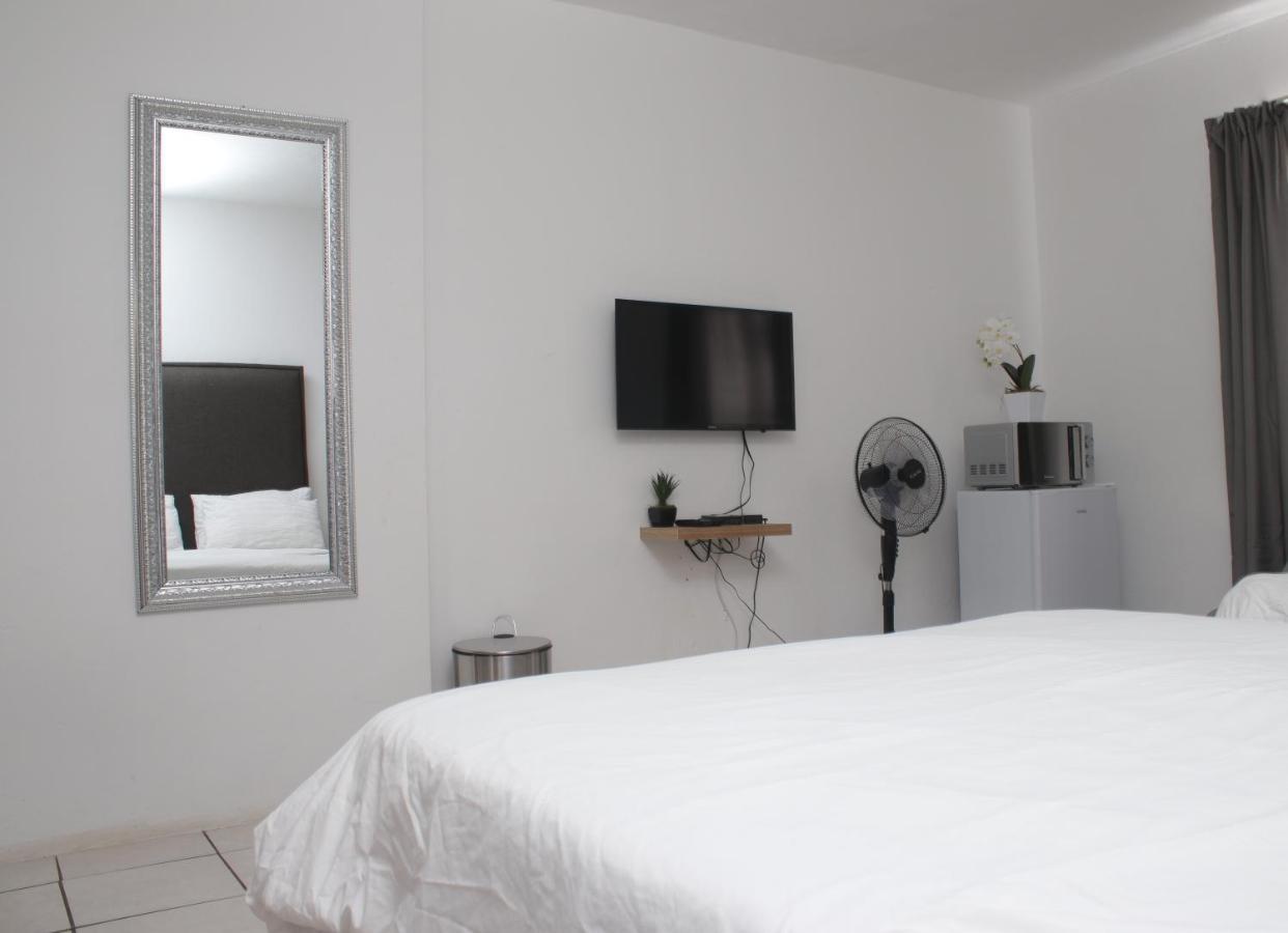 Cosmo Sleepover Roodepoort Exterior foto